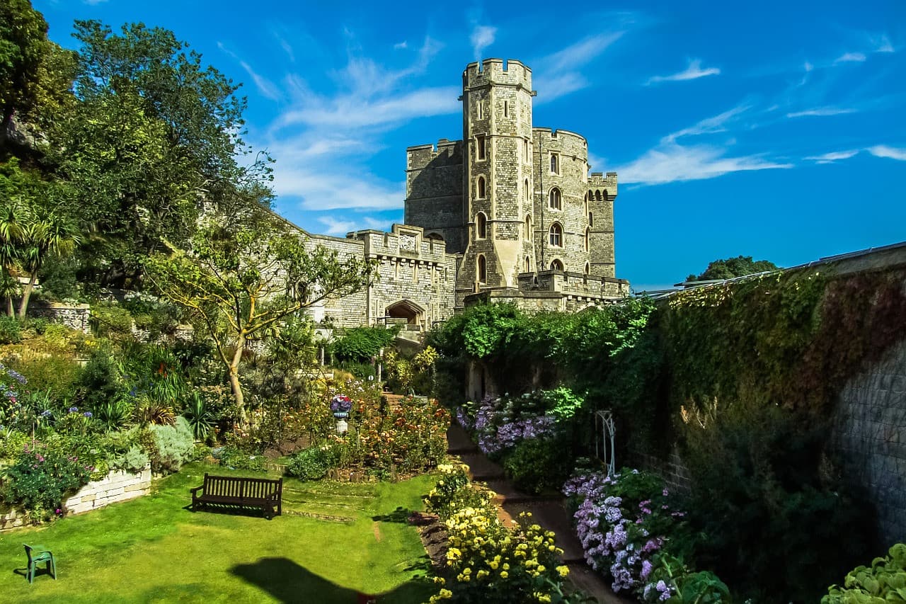 Windsor Castle, Stonehenge and Bath Tour with Lunch in Lacock - imagen 2
