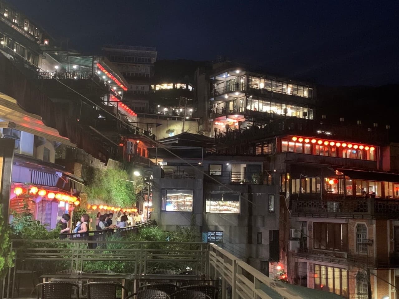 Jiufen Night Tour from Taipei: Jiufen Old Street, ShueiNanDong Golden Waterfall, Baoshishan Lookout - imagen 9