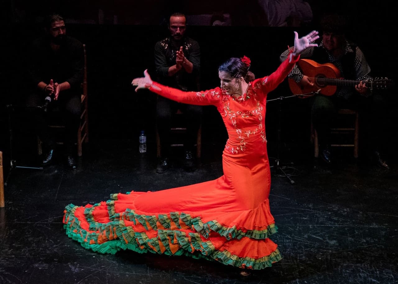 Seville Highlights Tour: Royal Alcazar of Seville, Triana Bridge, Flamenco Show - image 3