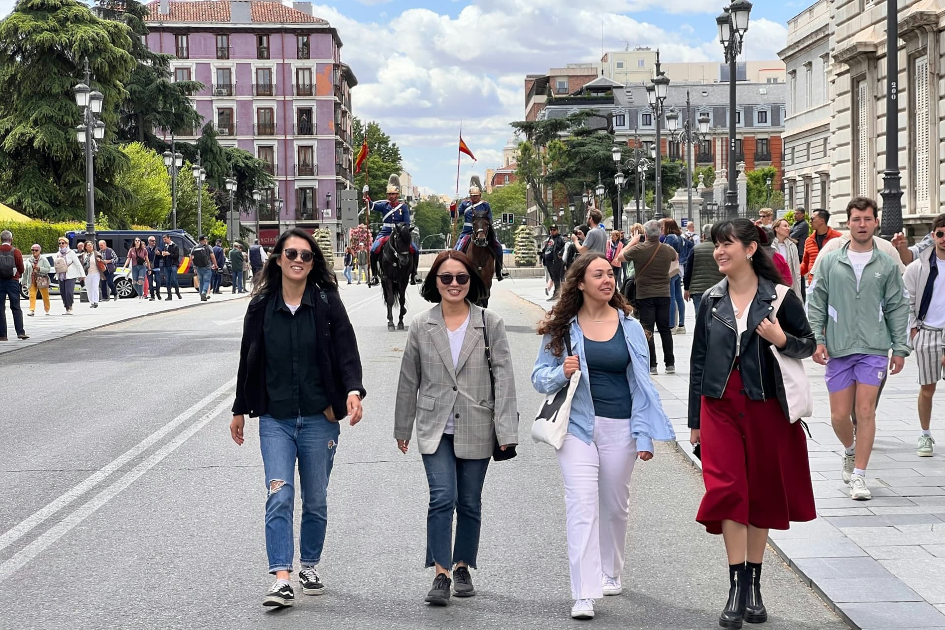 Madrid: 1.5-Hour Evening Walking Tour - image 4