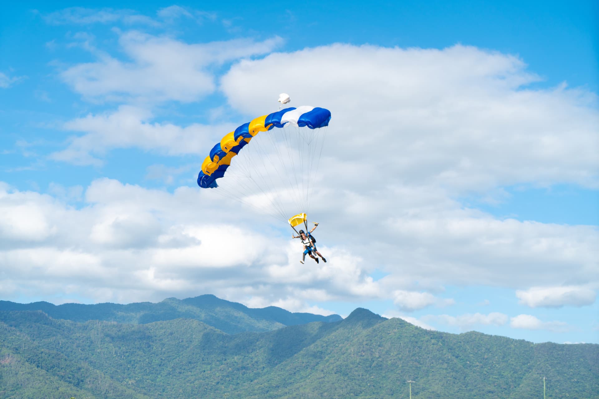 Tandem Skydiving Experience Cairns - main image