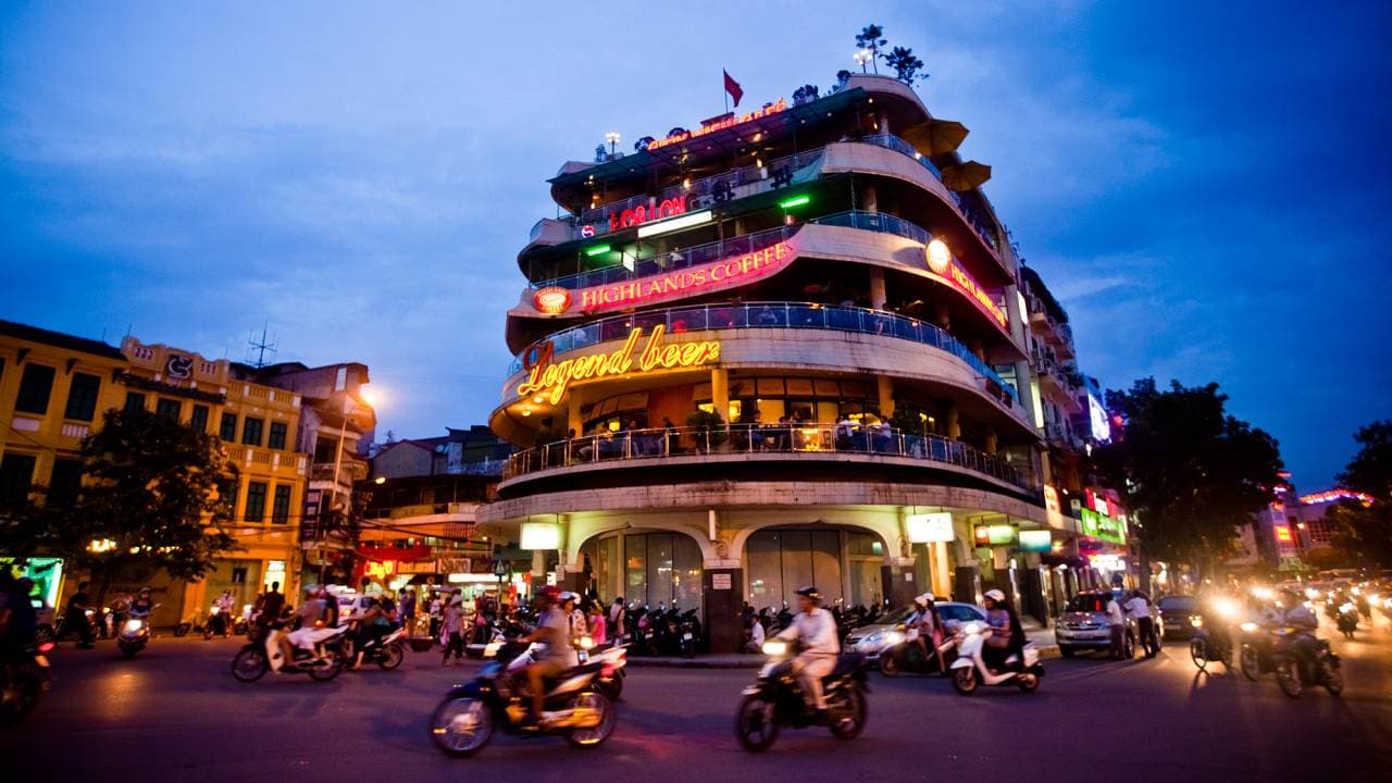 Hanoi Street Food Walking Tour and Water Puppet Show - image 10