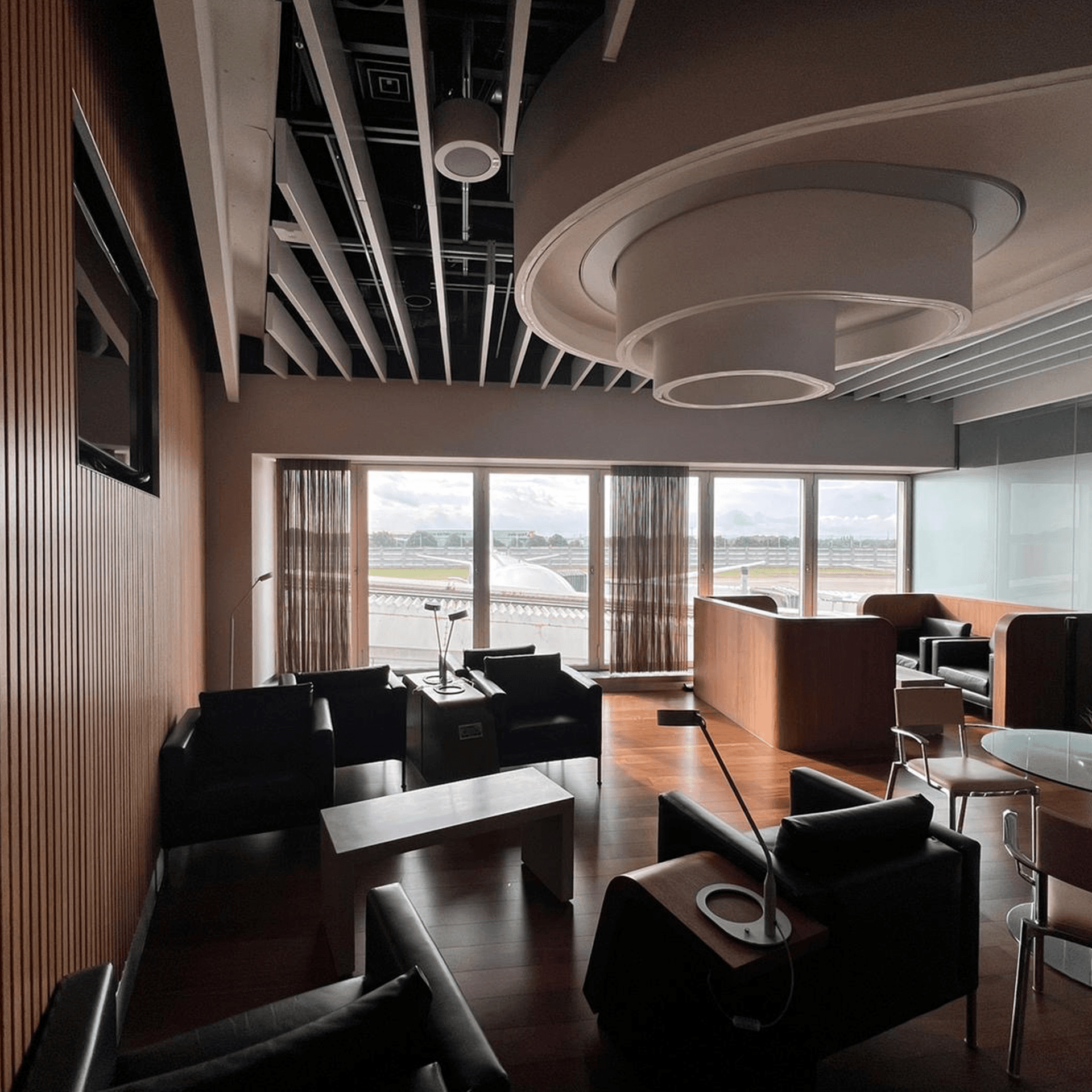 Plaza Premium Lounge - London Heathrow Airport Terminal 4 - image 6
