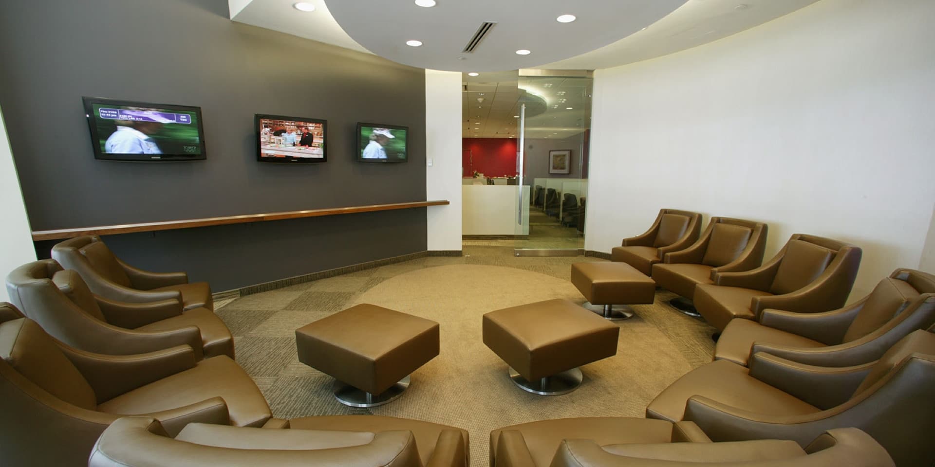Plaza Premium Lounge - Toronto Pearson International Airport Terminal 1 - image 4
