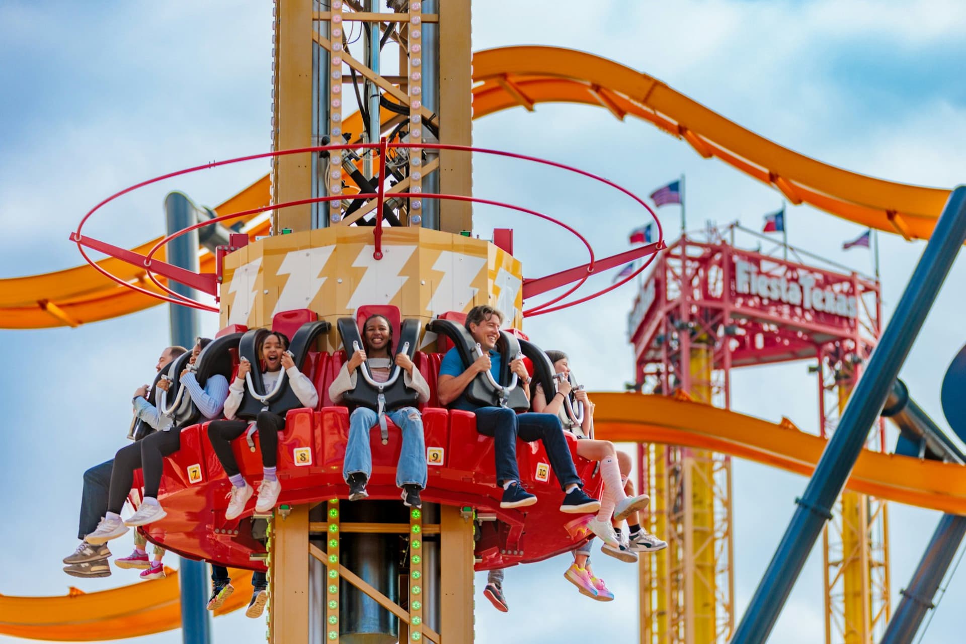 Entrada a Six Flags Fiesta Texas - imagen 5