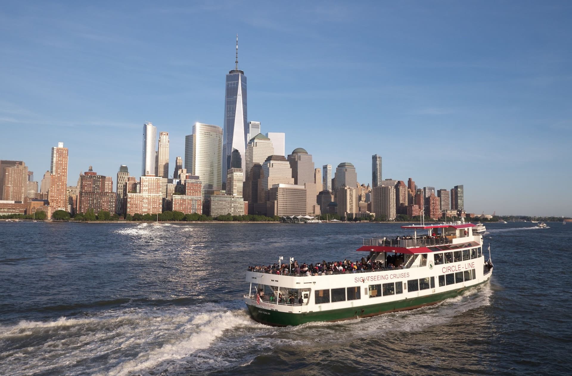 Circle Line "Statue of Liberty Midtown NYC" Cruise (1 hour): Reserved Straight-to-Board Ticket - image 4