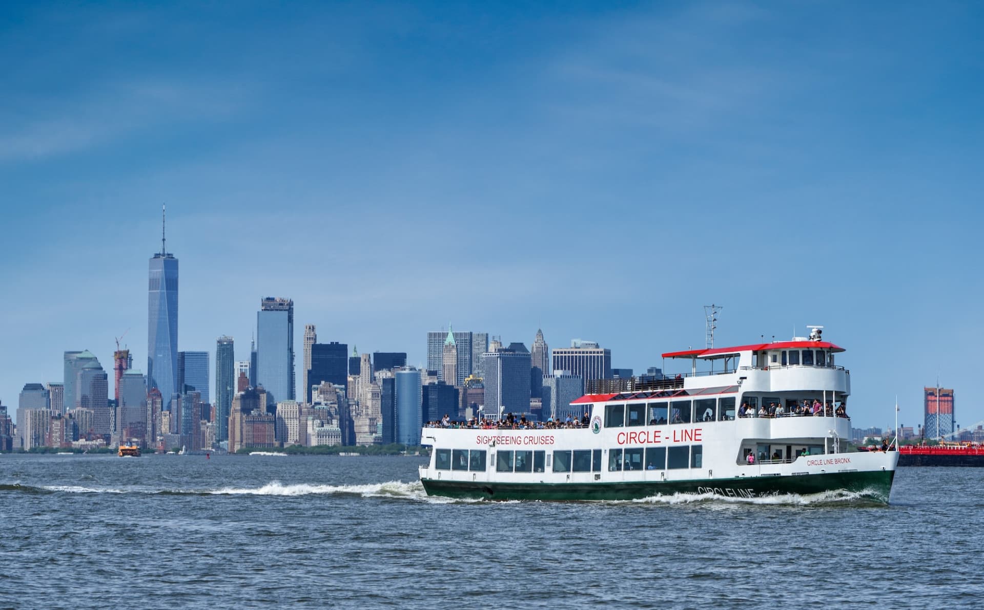 Circle Line "Statue of Liberty Midtown NYC" Cruise (1 hour): Reserved Straight-to-Board Ticket - image 7