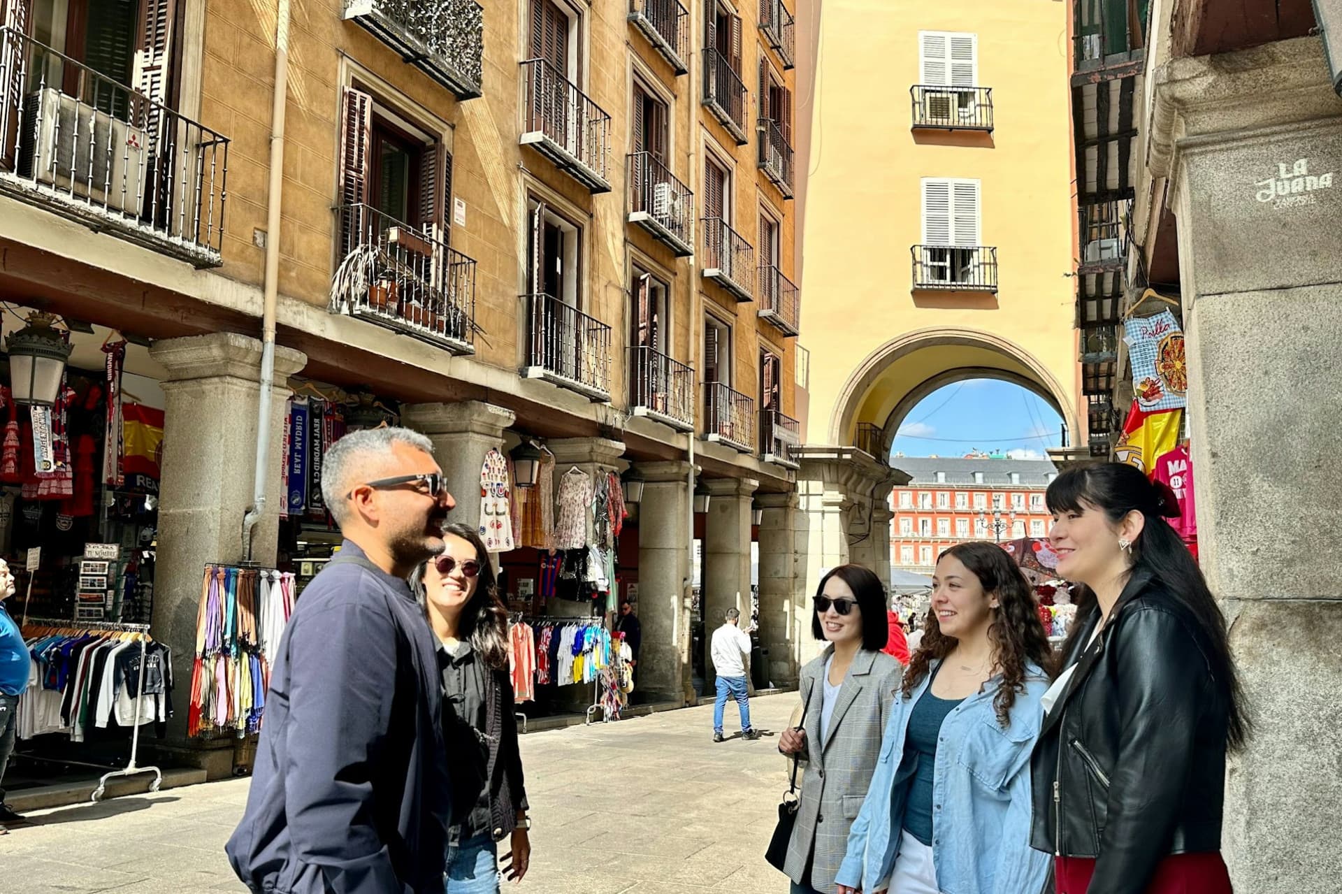 Madrid: 1.5-Hour Evening Walking Tour - image 2