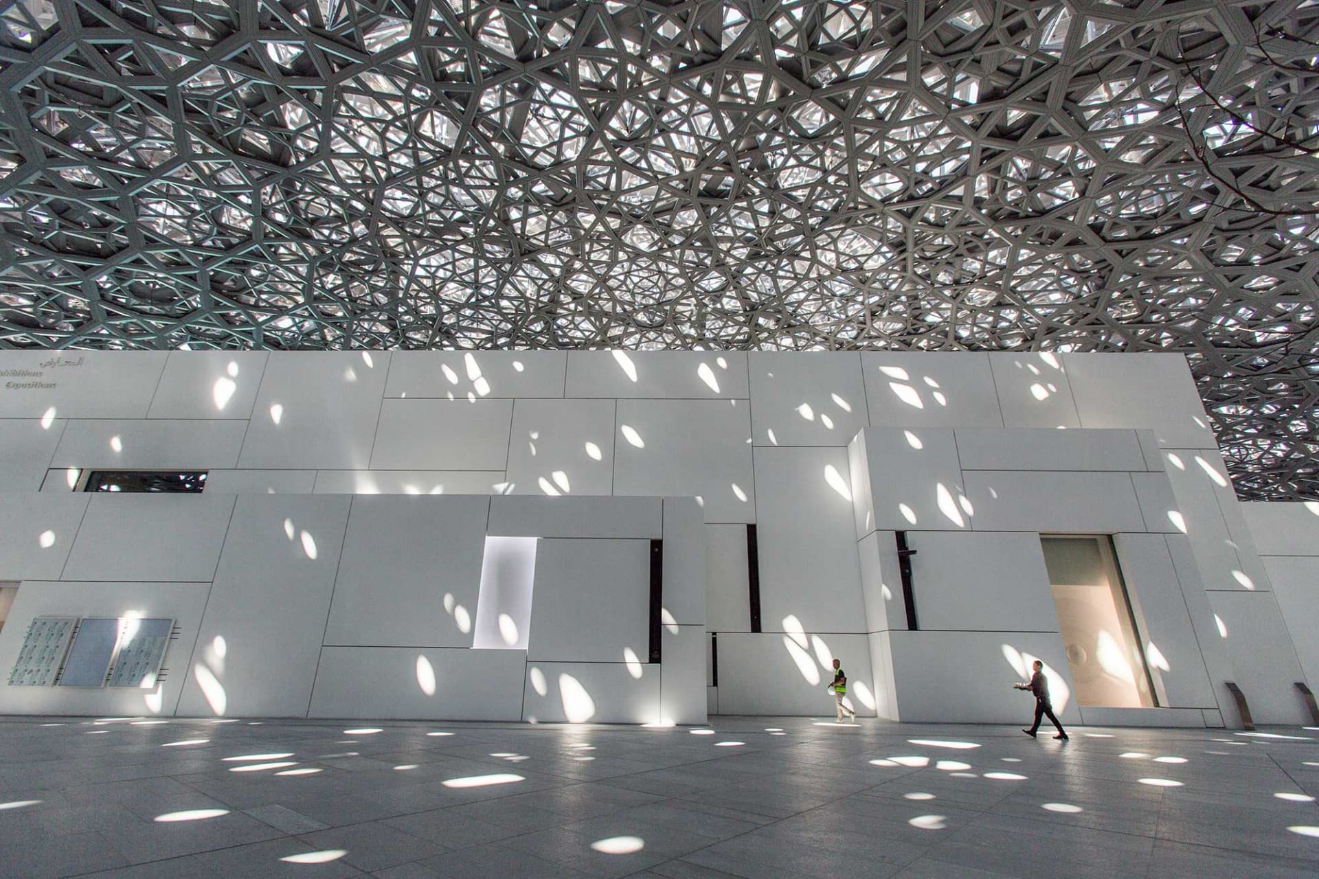 COMBO: The National Aquarium + Louvre Abu Dhabi Tickets - image 9