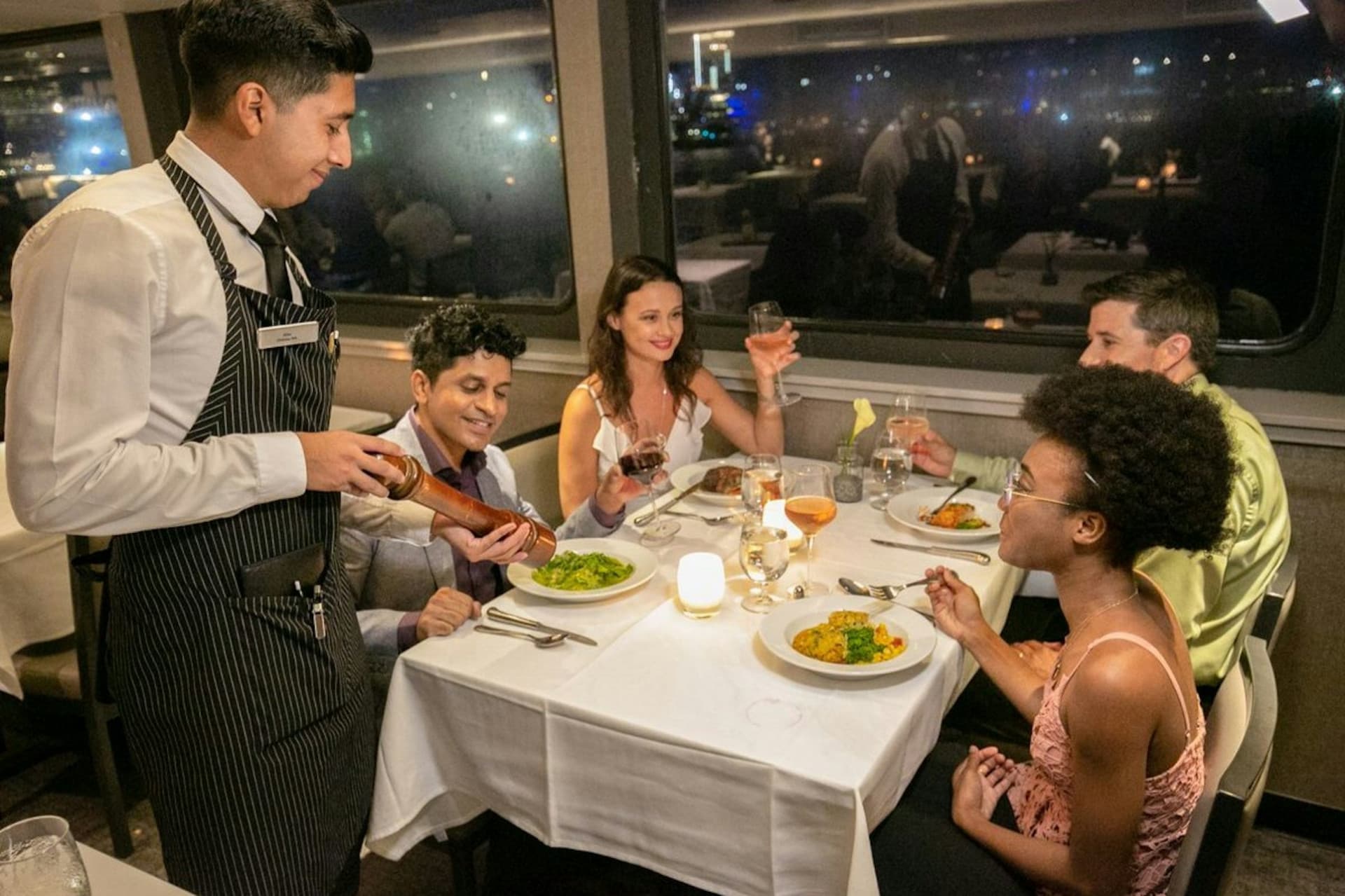 Puerto de Boston: crucero con cena exclusiva de 2 o 3 horas - imagen principal