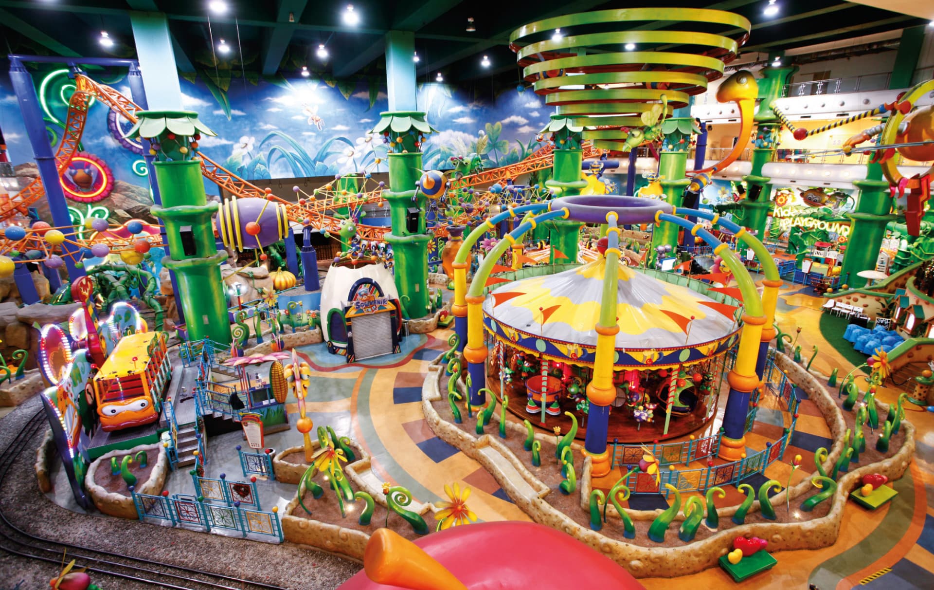 COMBO: Aquaria KLCC + Berjaya Times Square Theme Park Tickets - image 2