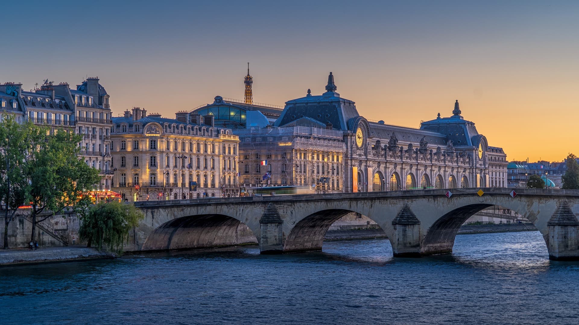 Paris Open-Top Bus Tour and Eiffel Tower Reserved Access - image 15