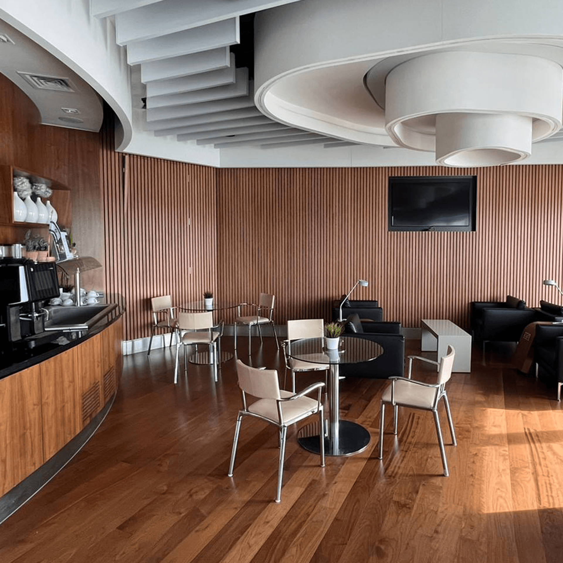 Plaza Premium Lounge - London Heathrow Airport Terminal 4 - image 7