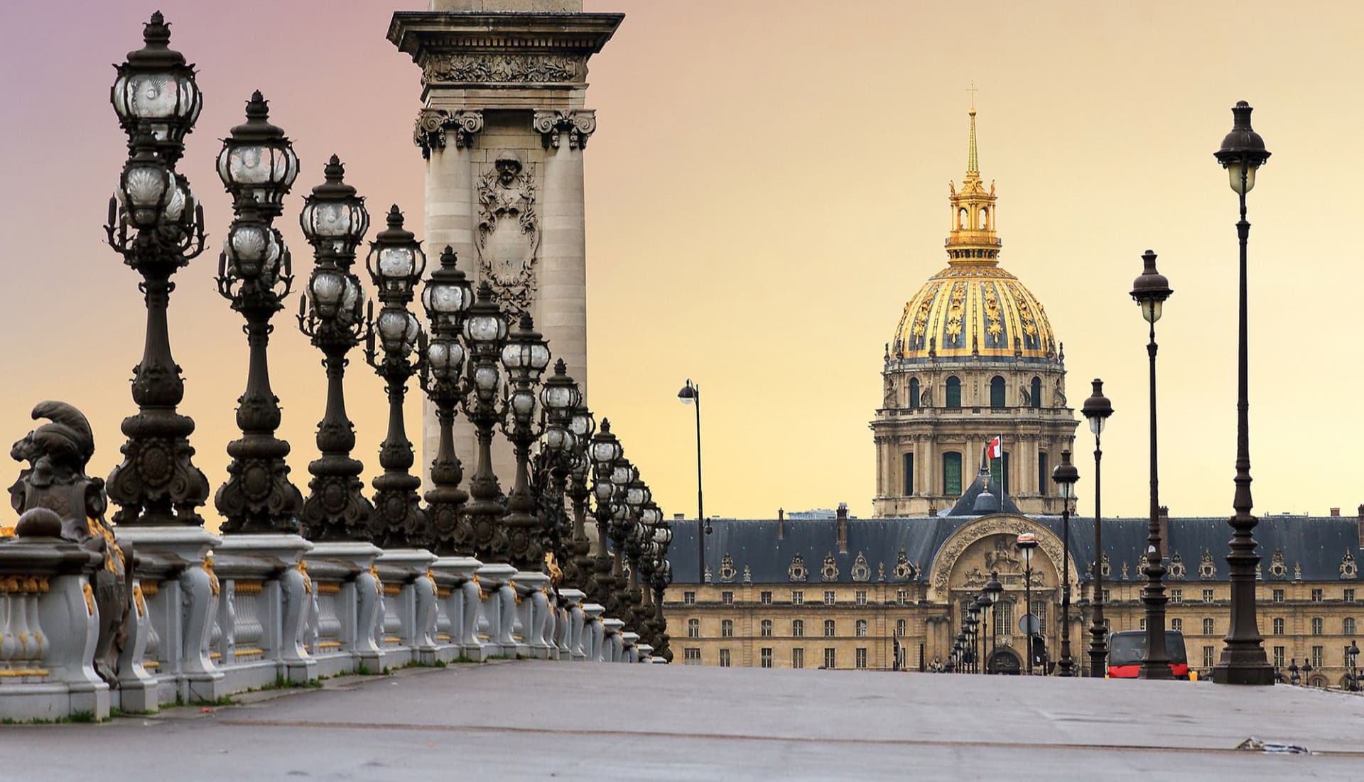 Paris Open-Top Bus Tour and Eiffel Tower Reserved Access - image 14