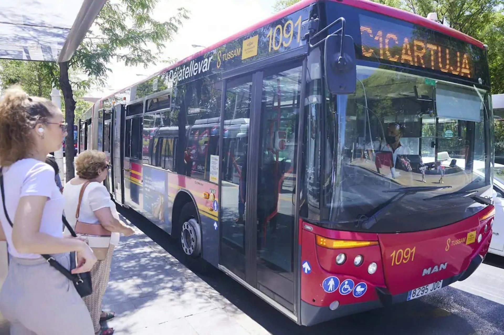 Seville: Airport Transfer Ticket to City Center - image 4