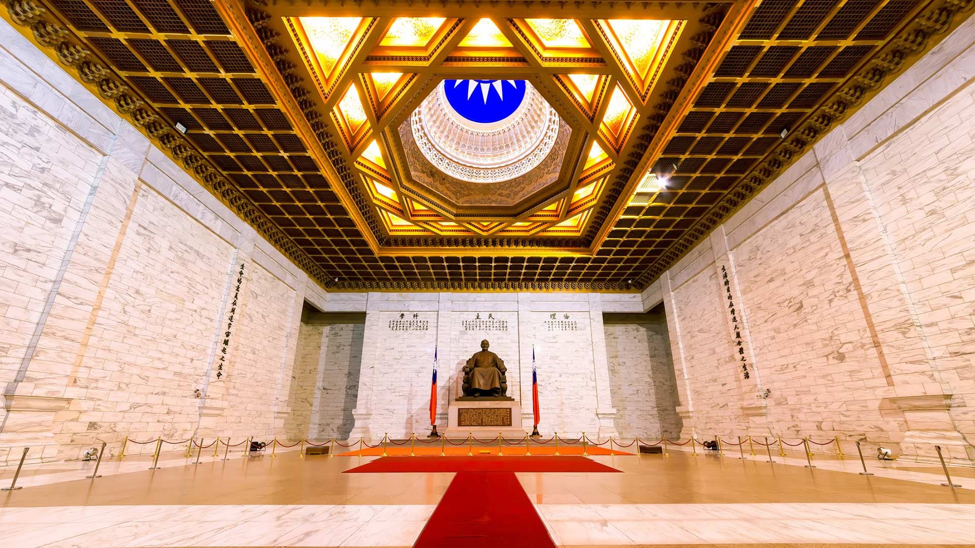 Taipei City Tour with National Palace Museum - image 3
