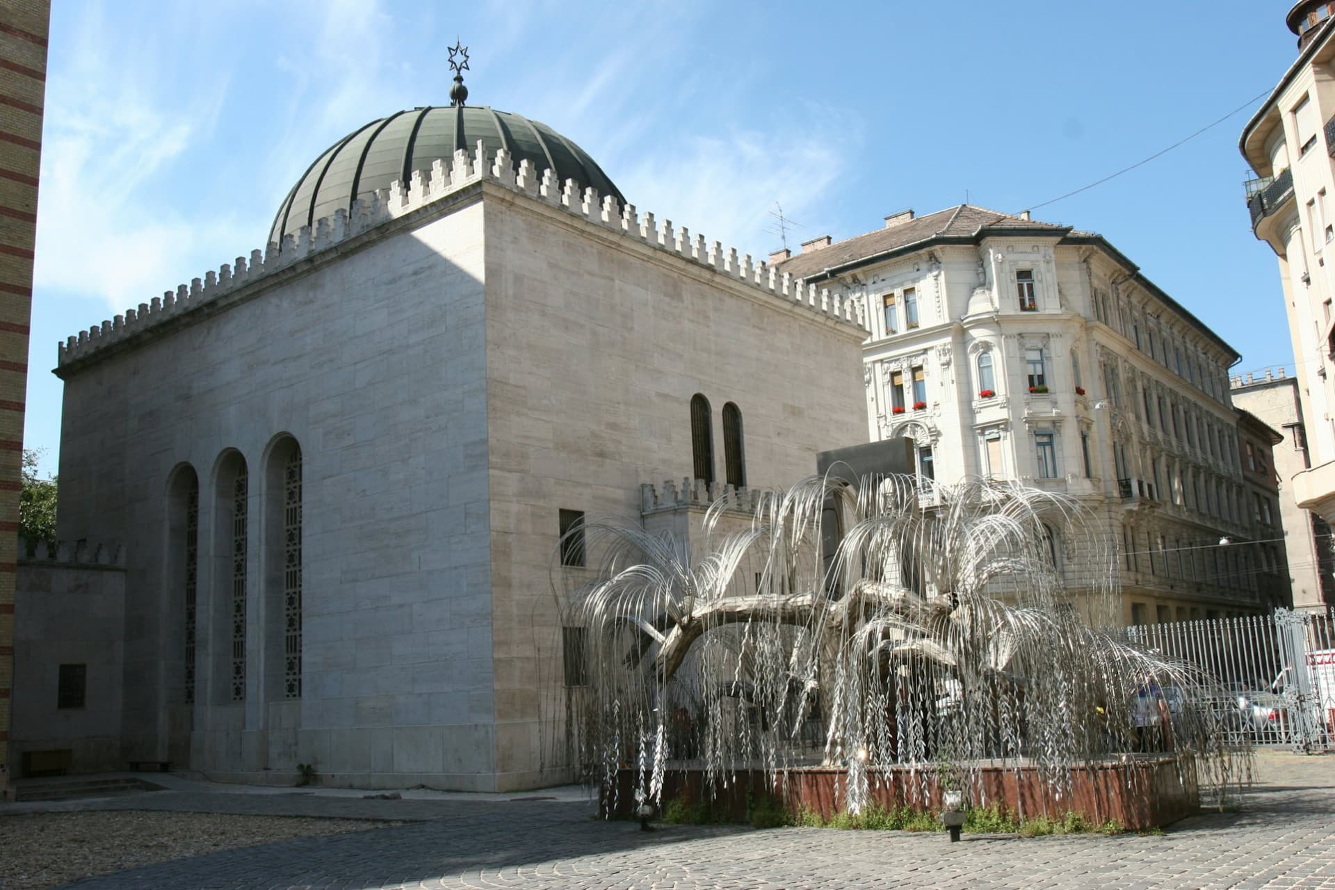 Great Synagogue Ticket + Jewish Quarter Guided Tour - image 4