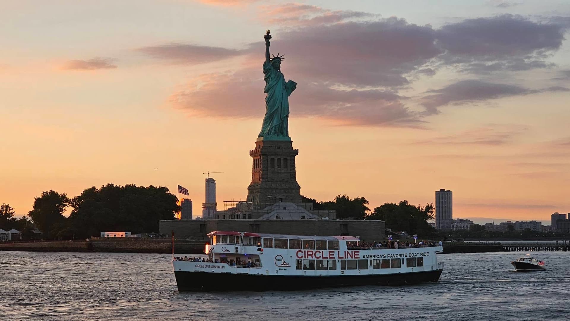 Official Circle Line Cruises, Midtown NYC: Reserved Straight-to-Board Ticket - image 9