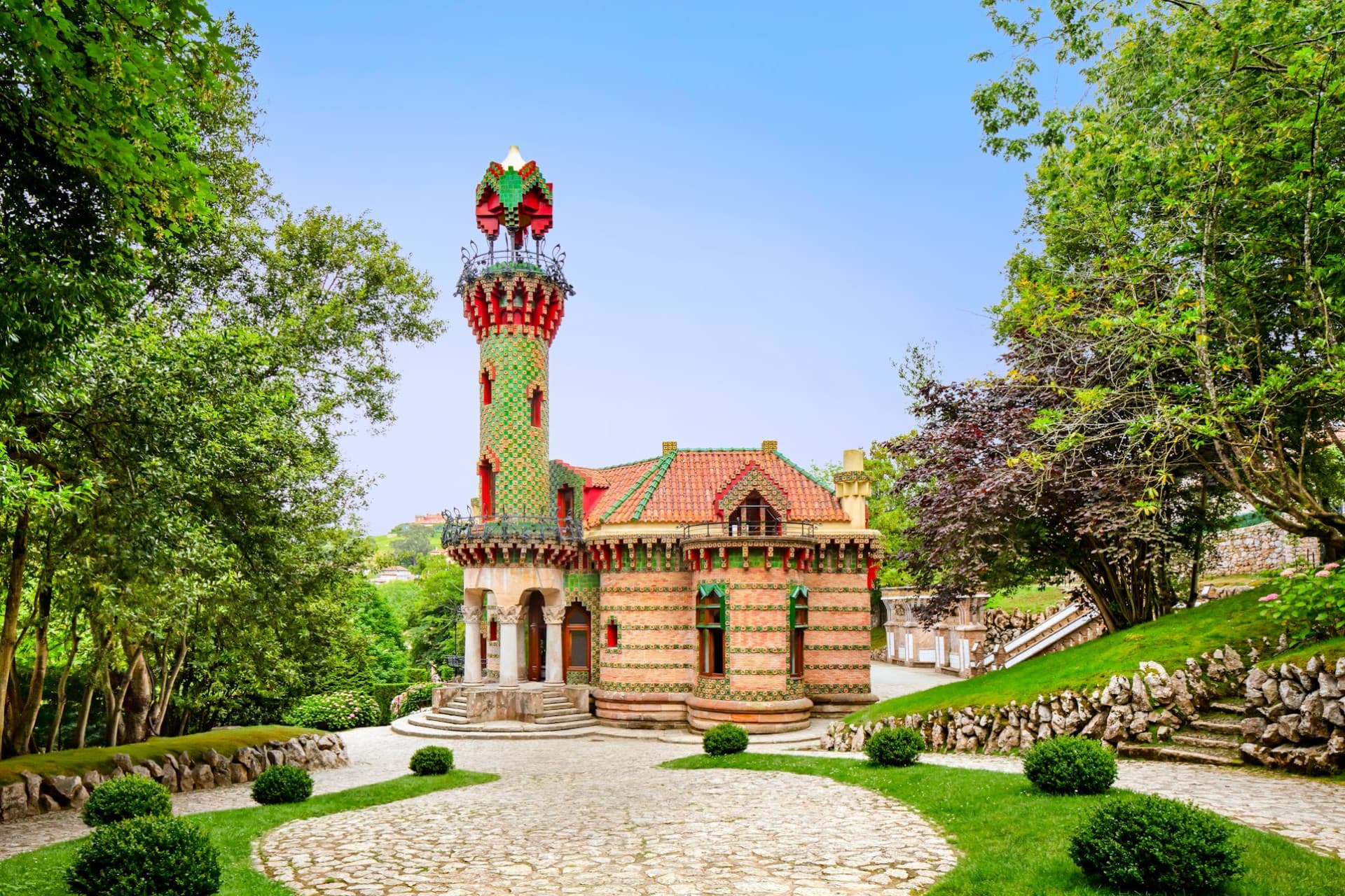 Entrada a El Capricho de Gaudí con audioguía - imagen principal