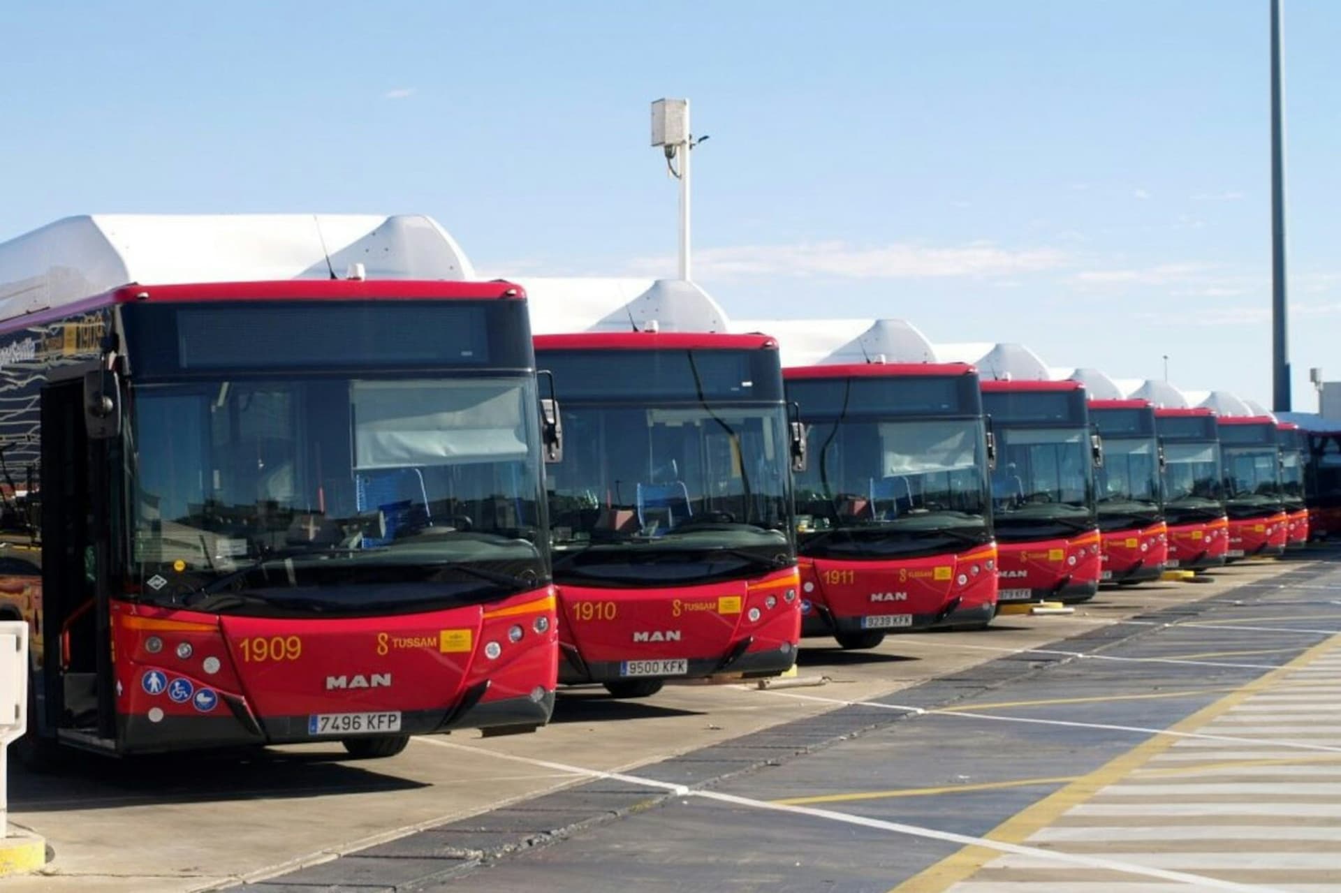 Seville: Airport Transfer Ticket to City Center - image 2