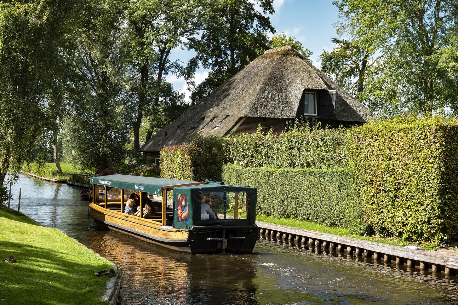 Tour de día completo a Giethoorn desde Ámsterdam con crucero por los canales y tour a pie autoguiado - imagen 4