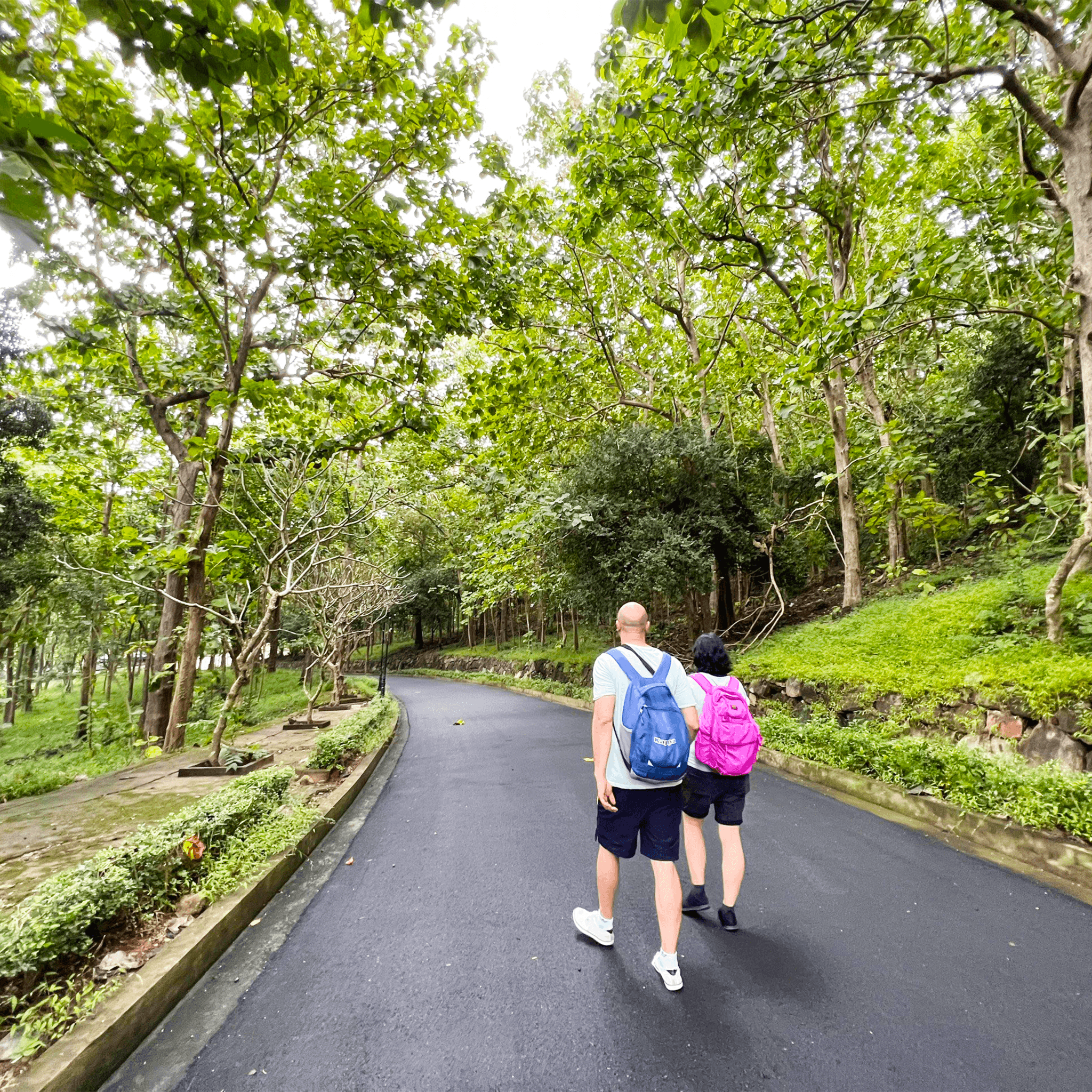 Vung Tau Full-Day Tour from Ho Chi Minh: Thuy Van Beach, Jesus Christ Statue, Thang Tam Temple - image 8