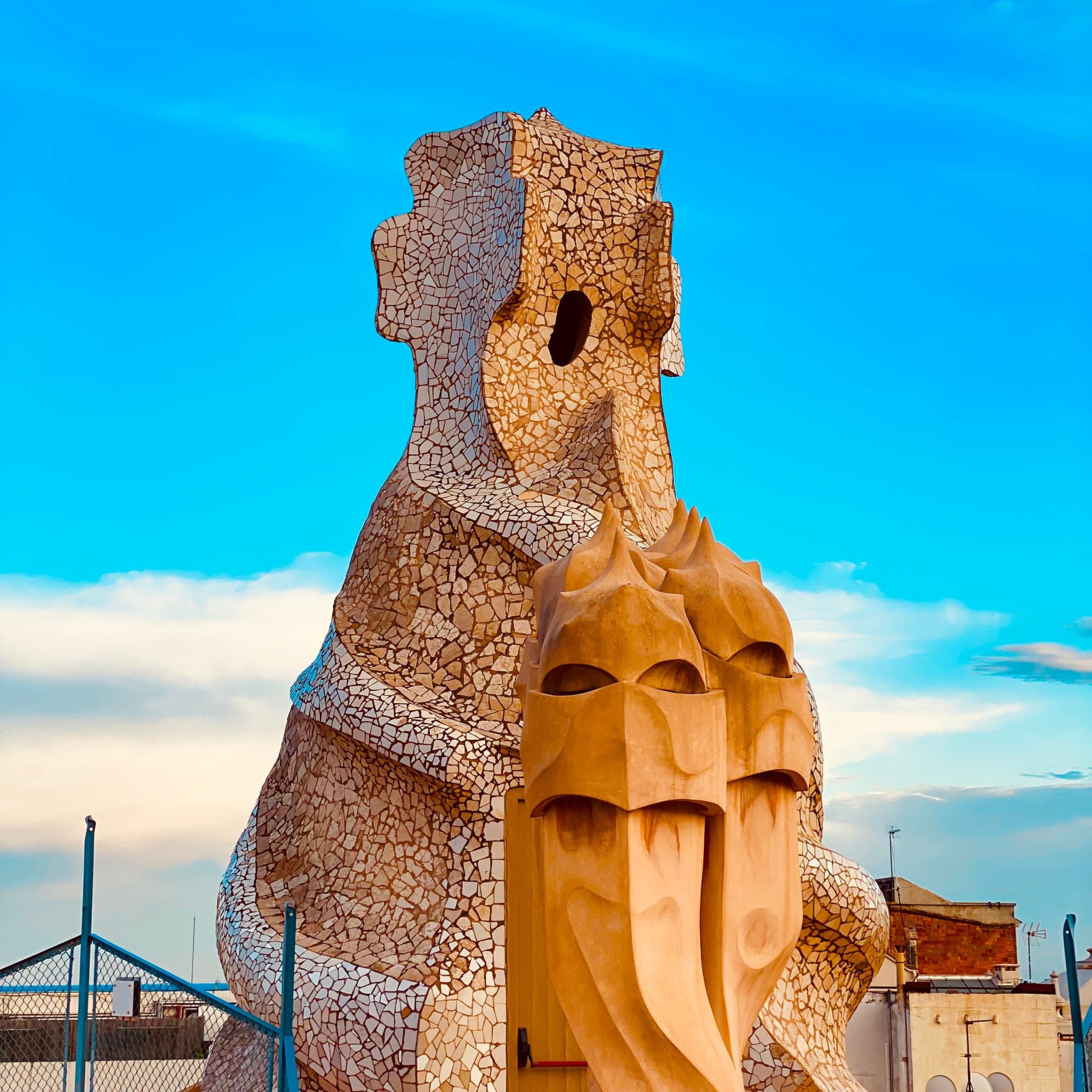 Barcelona Highlights: Sagrada Familia and Gaudi Houses Guided Tour in English, Mandarin, Korean - image 9
