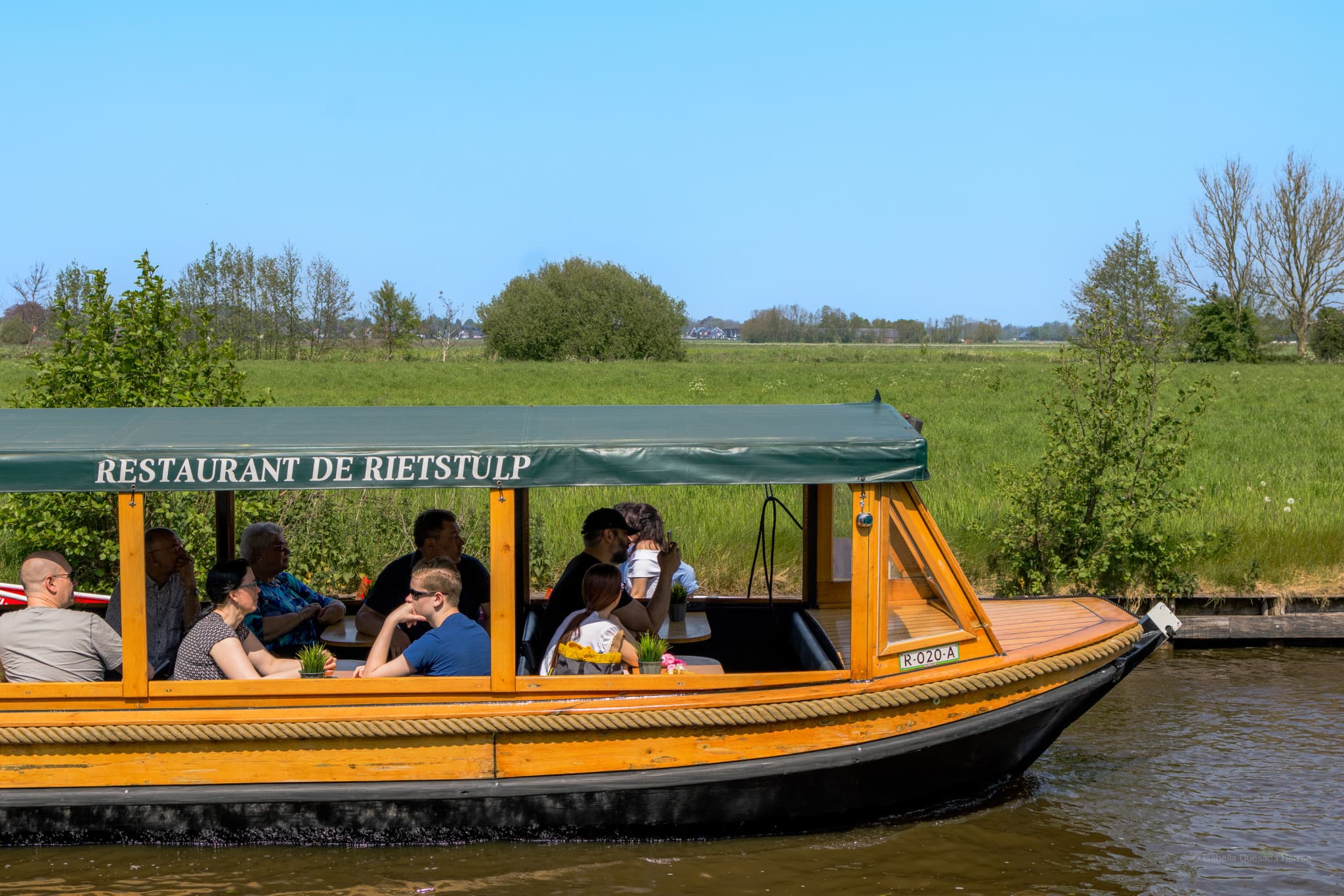 Giethoorn Full-Day Tour from Amsterdam with Canal Cruise and Self-Guided Walking Tour - image 7