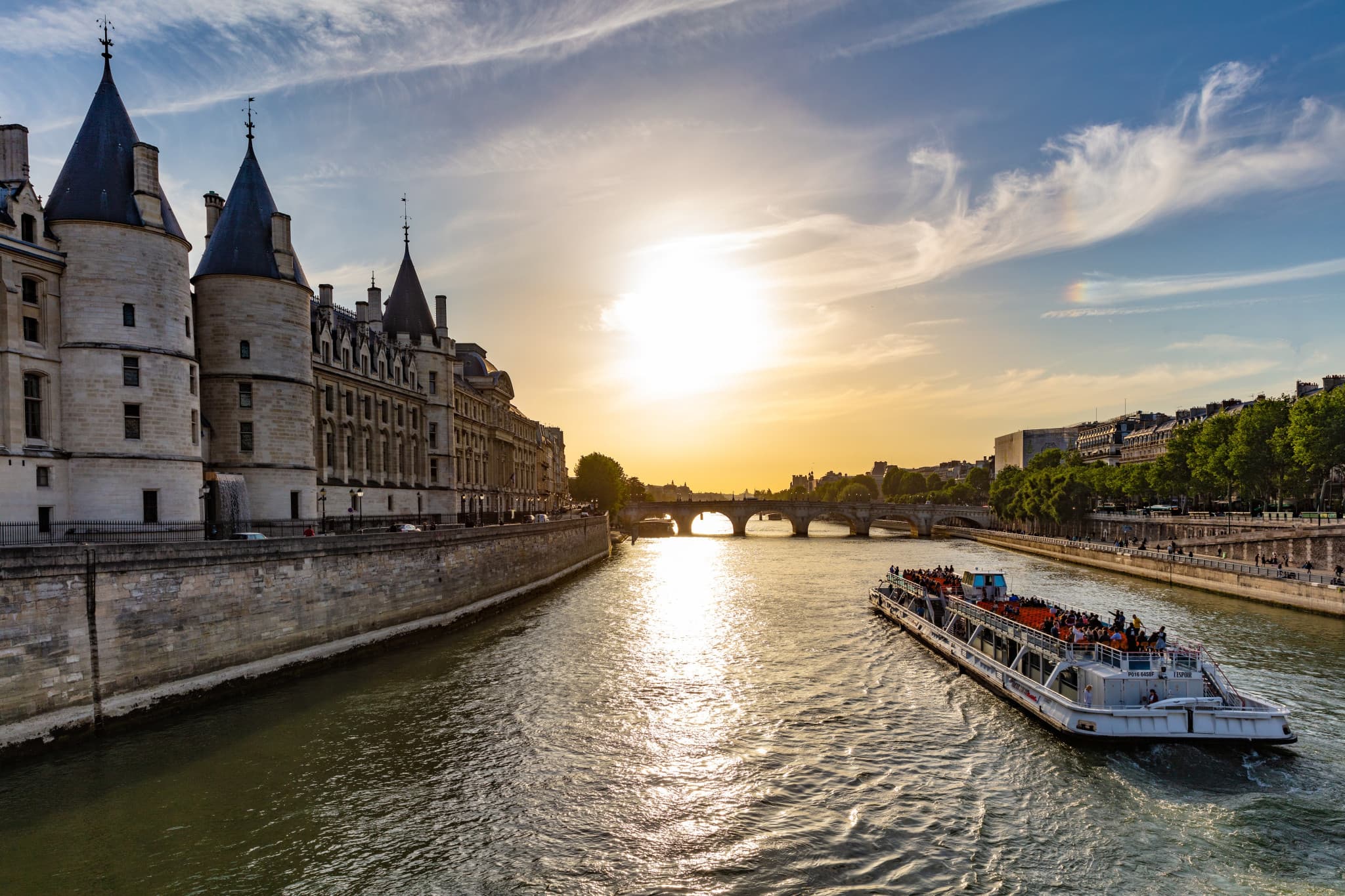 Seine River Sightseeing Cruise by Bateaux Mouches - main image