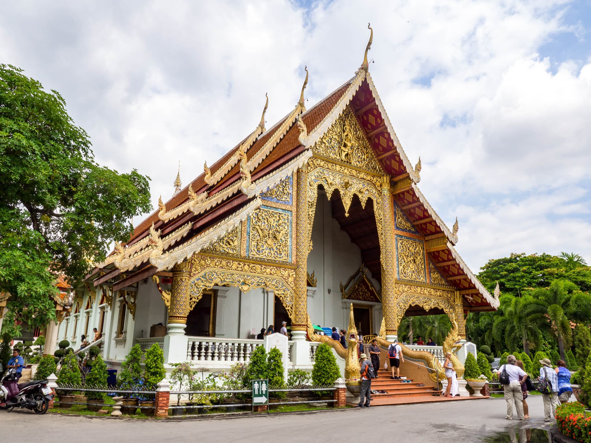 Chiang Mai Old City and Temples Walking Tour - image 5