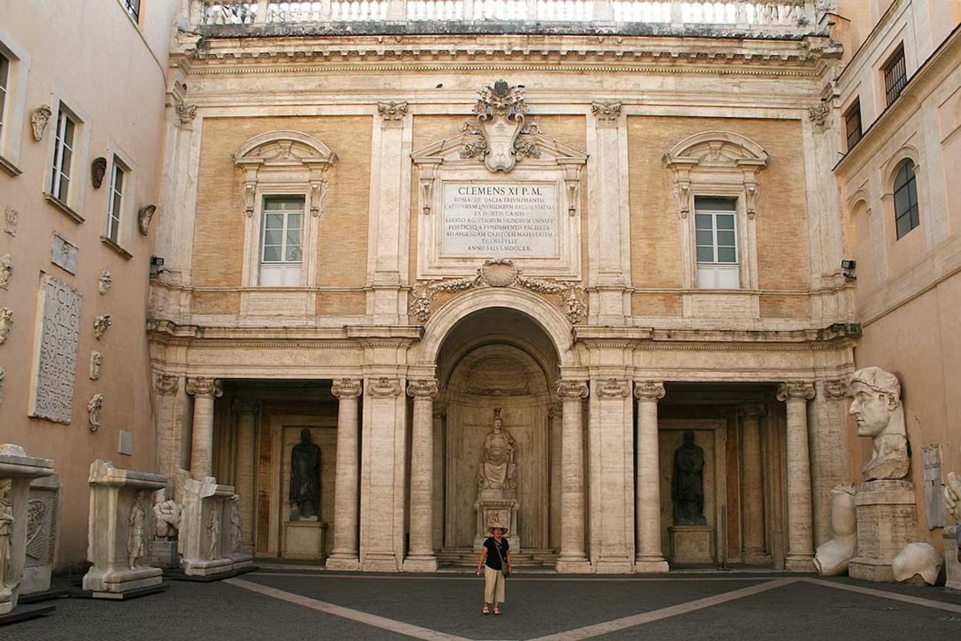 Entrada a los Museos Capitolinos - imagen 10