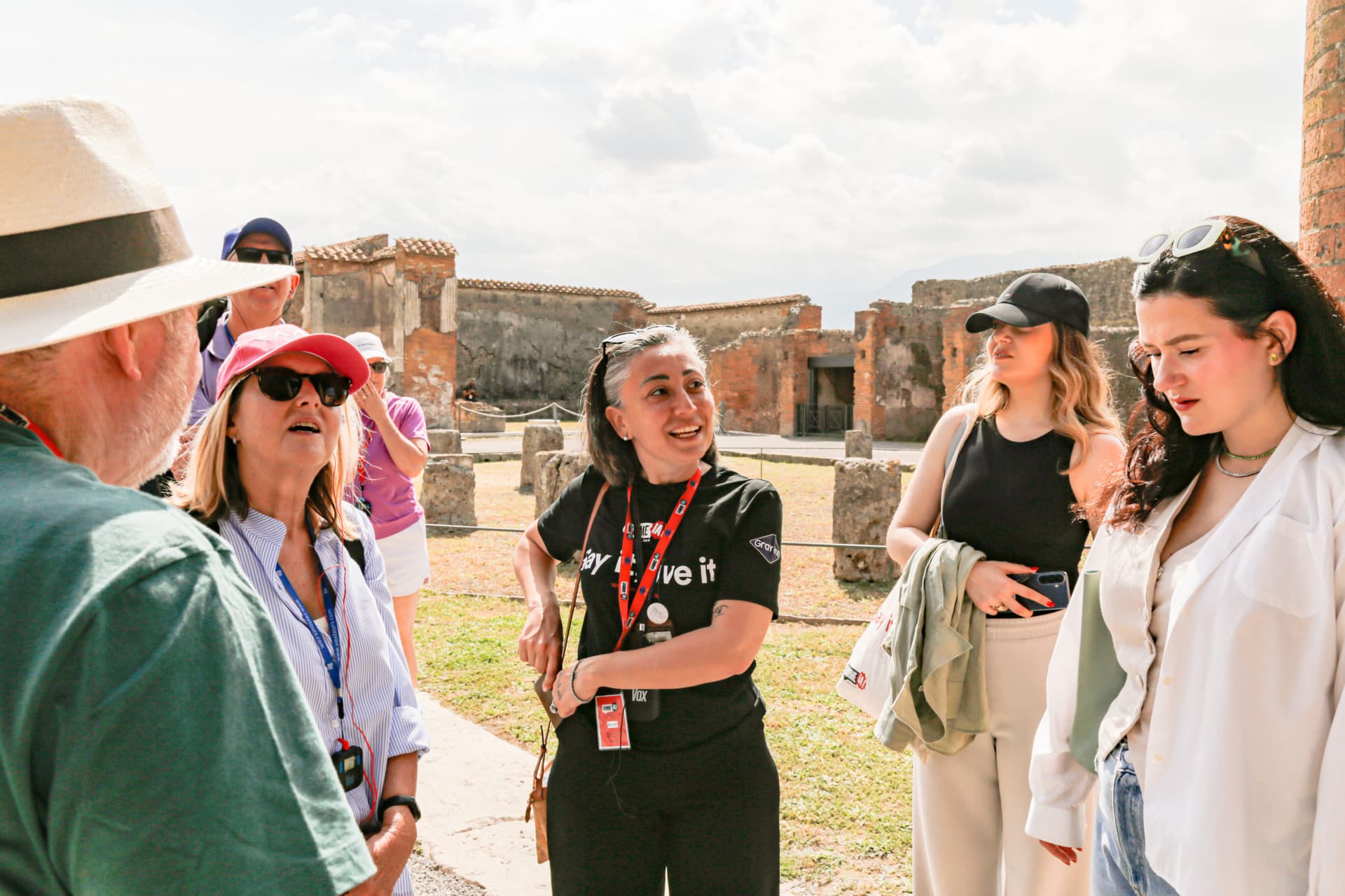 Tour of Pompeii: Guided Walk with Priority Access - image 2