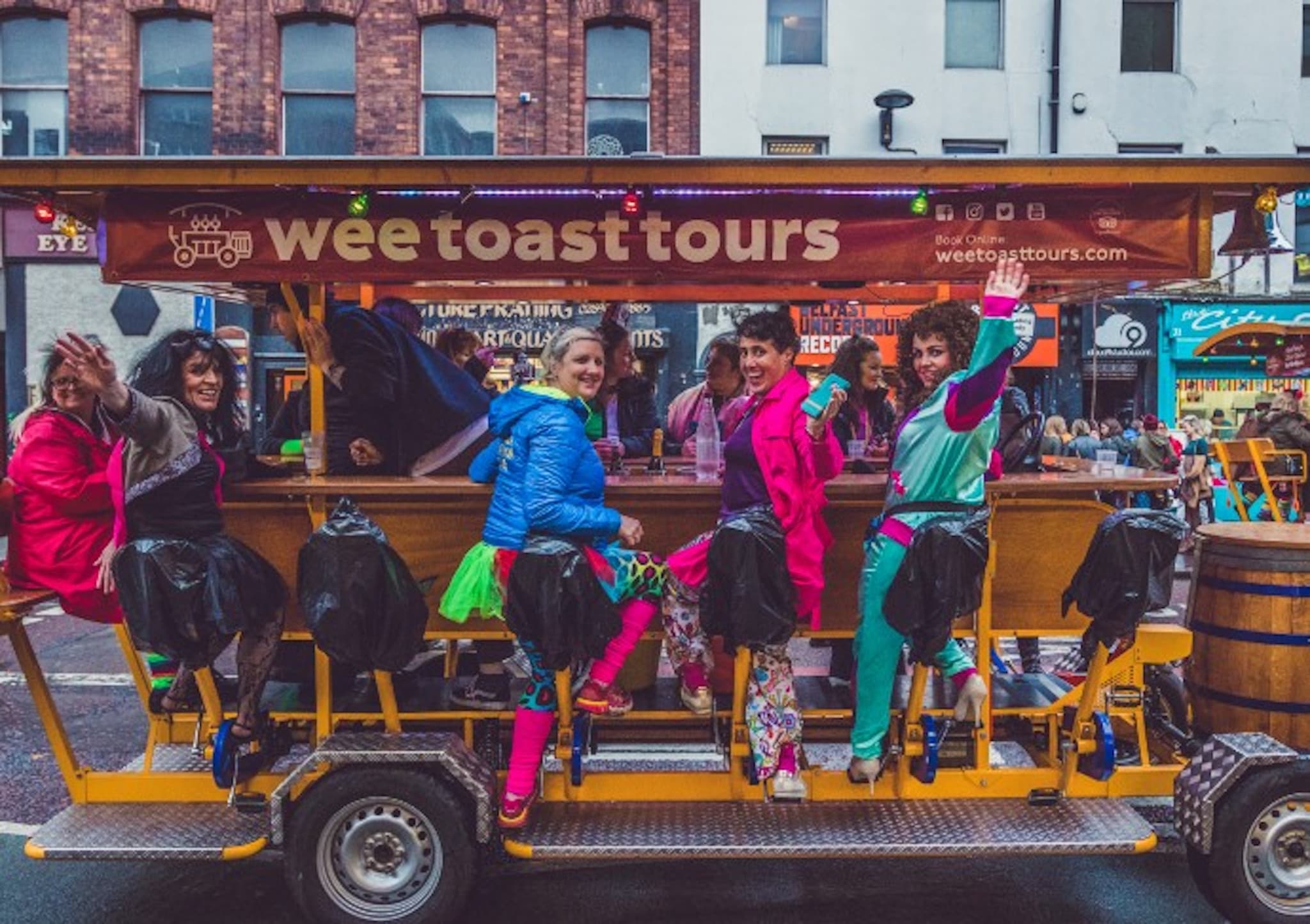 Original Beer and Prosecco London Bike Tour by Wee Toast Tours - main image