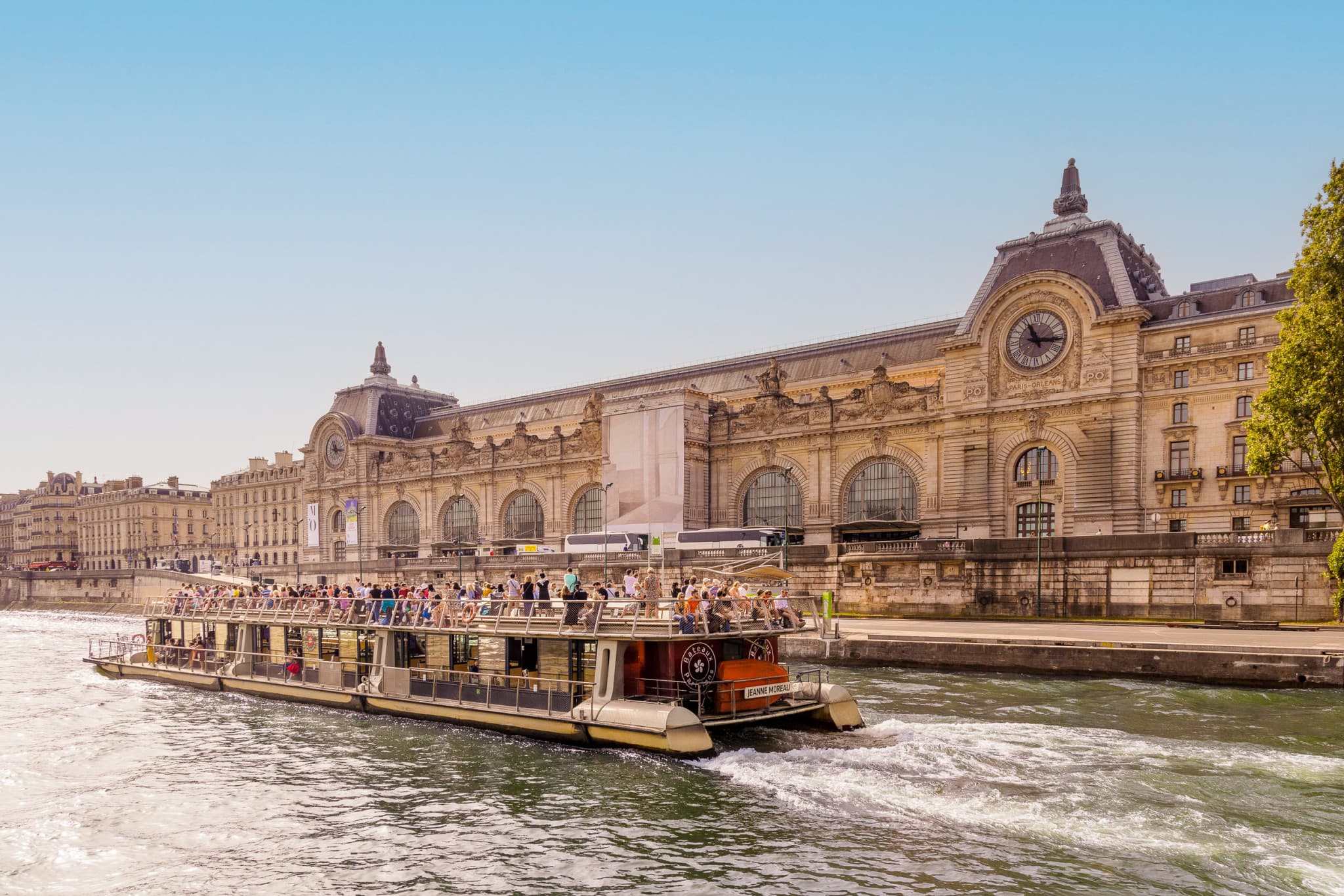 Seine River Cruise by Bateaux Parisiens – Departing from the Eiffel Tower - image 4