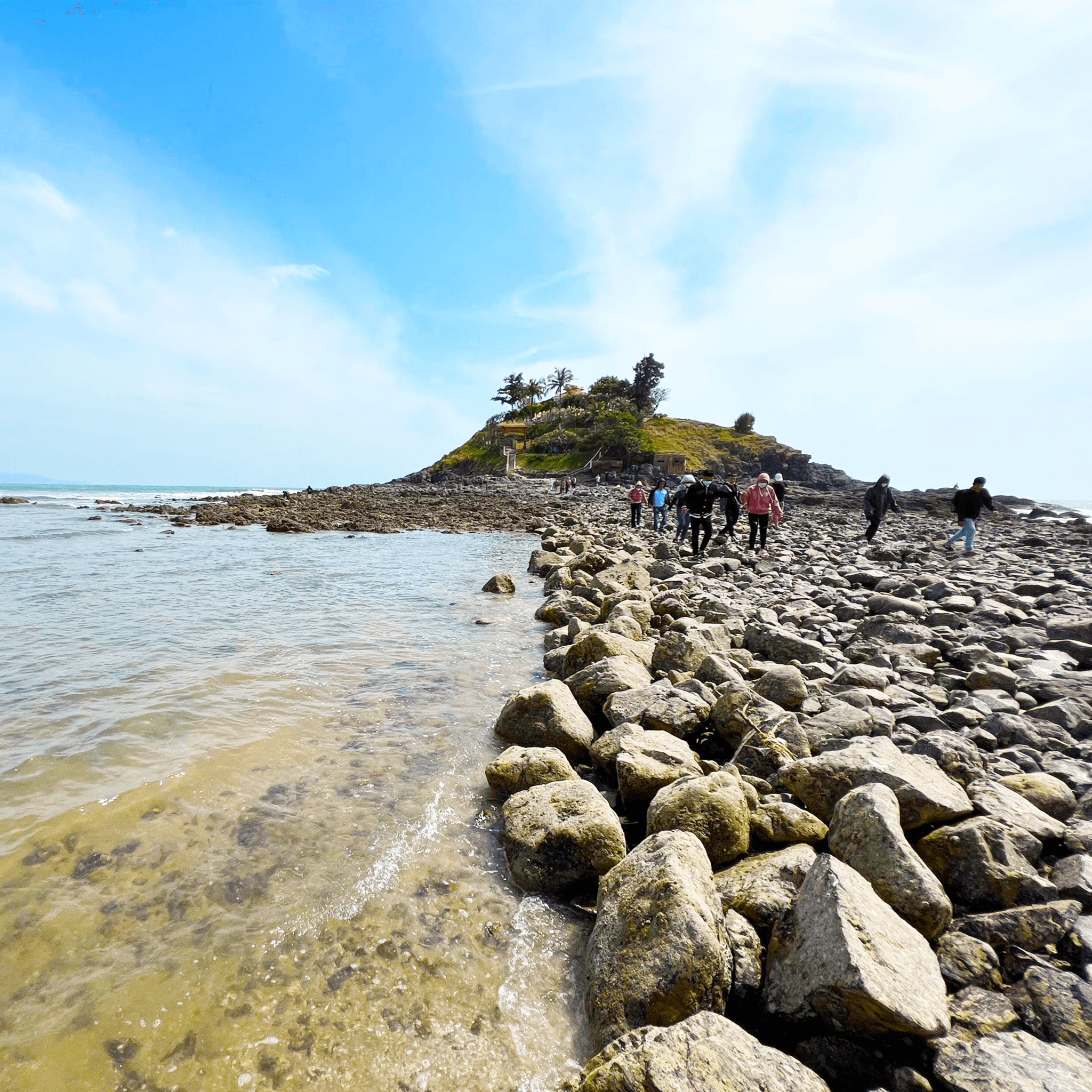 Vung Tau Full-Day Tour from Ho Chi Minh: Thuy Van Beach, Jesus Christ Statue, Thang Tam Temple - image 6
