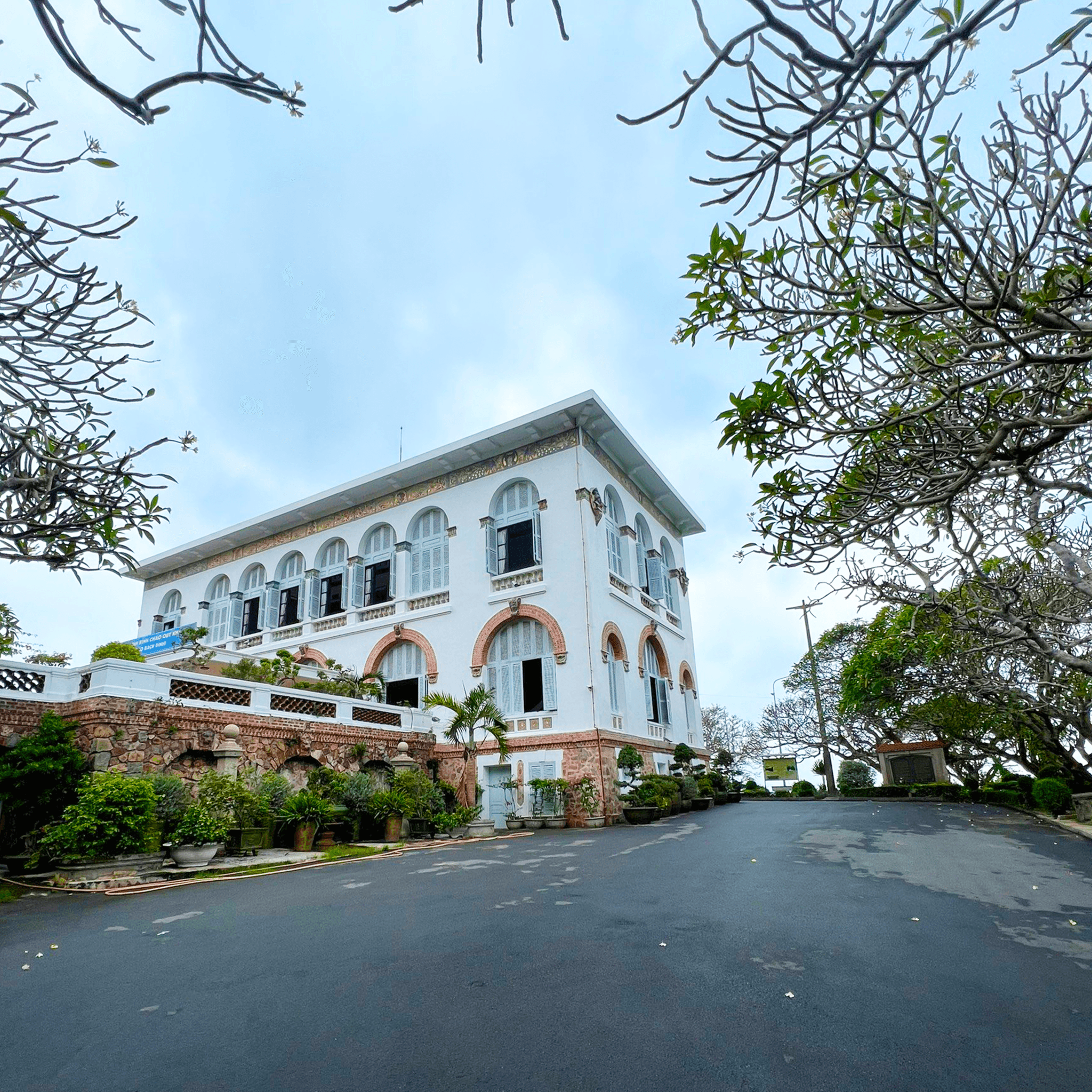 Vung Tau Full-Day Tour from Ho Chi Minh: Thuy Van Beach, Jesus Christ Statue, Thang Tam Temple - image 11