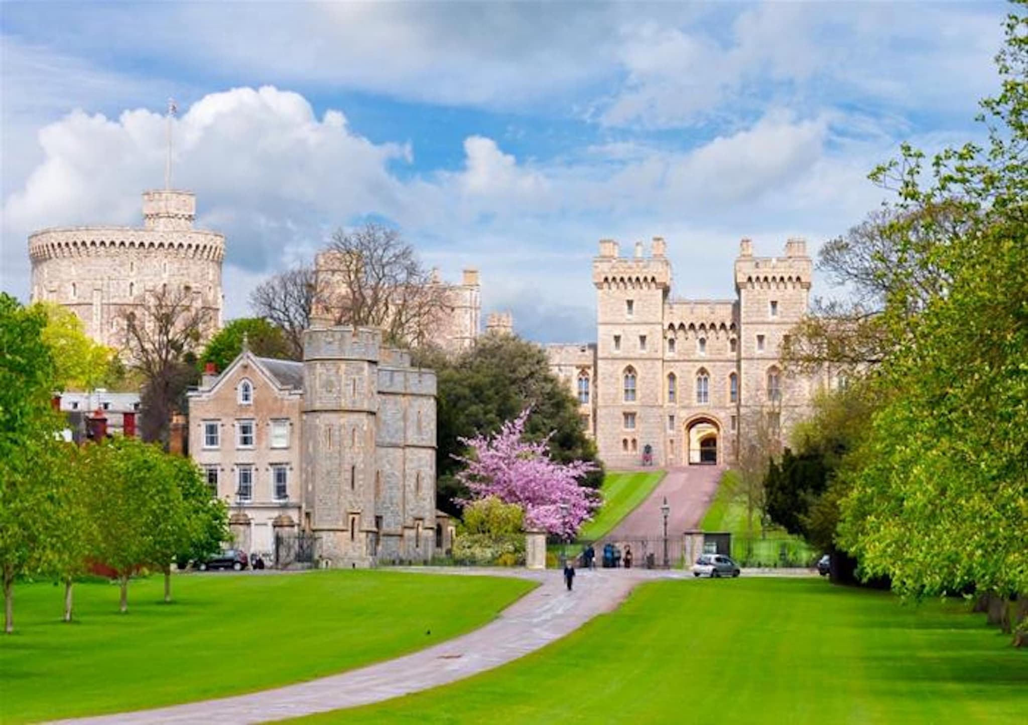 Windsor Castle and Stonehenge Tour from London - image 3