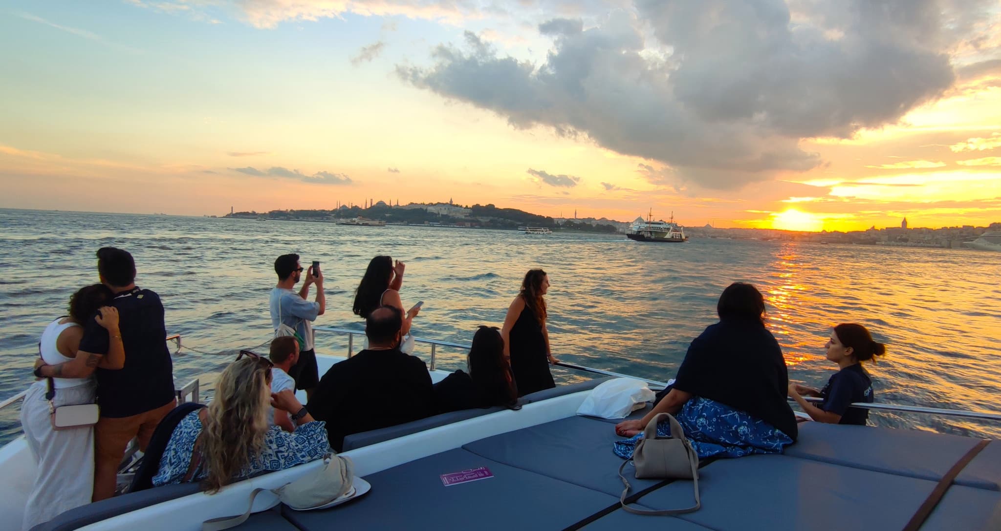 Bosphorus Sightseeing Cruise on a Luxury Yacht - image 14