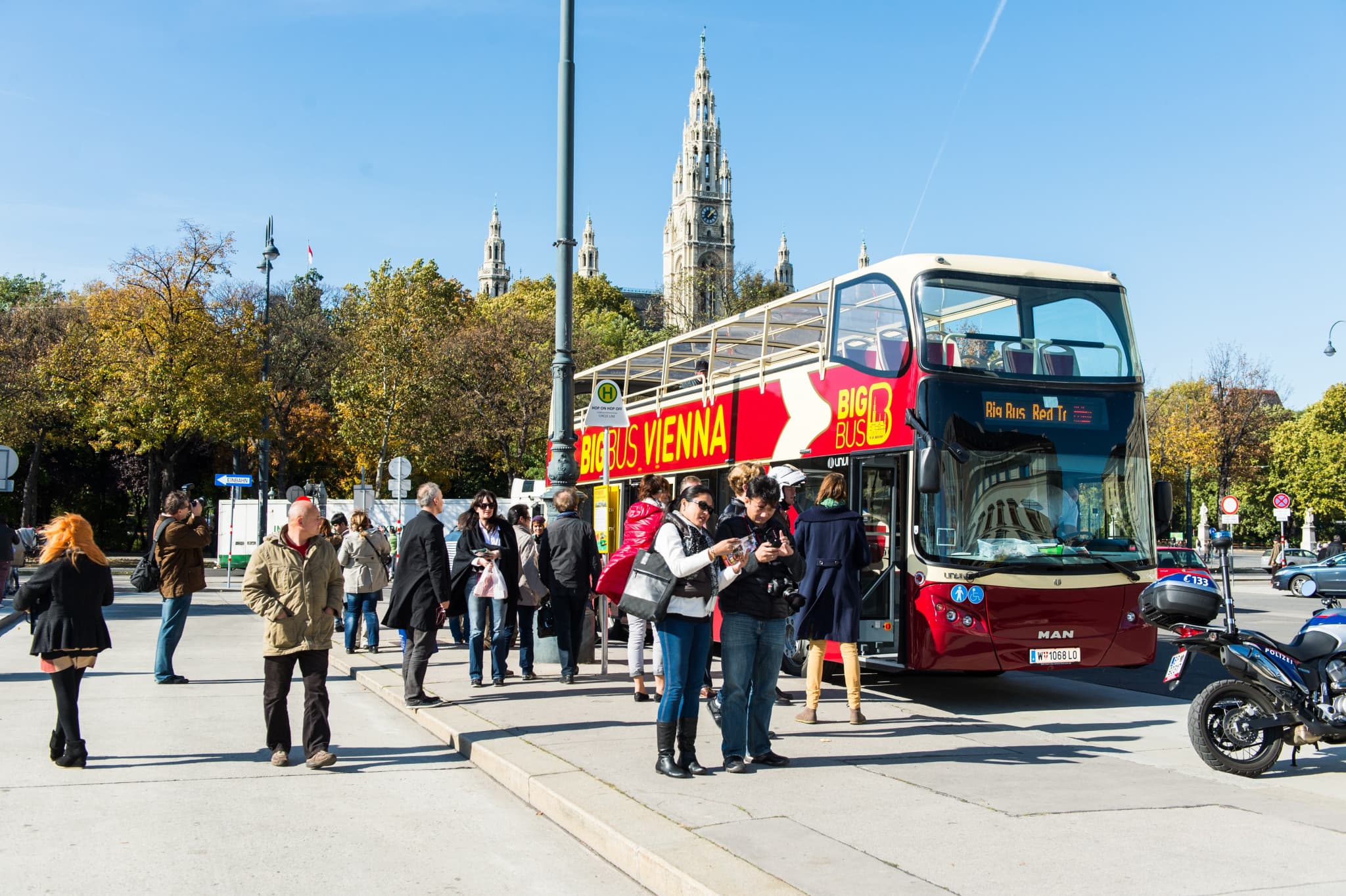 Big Bus Vienna Hop-on Hop-off Bus Tour - image 2