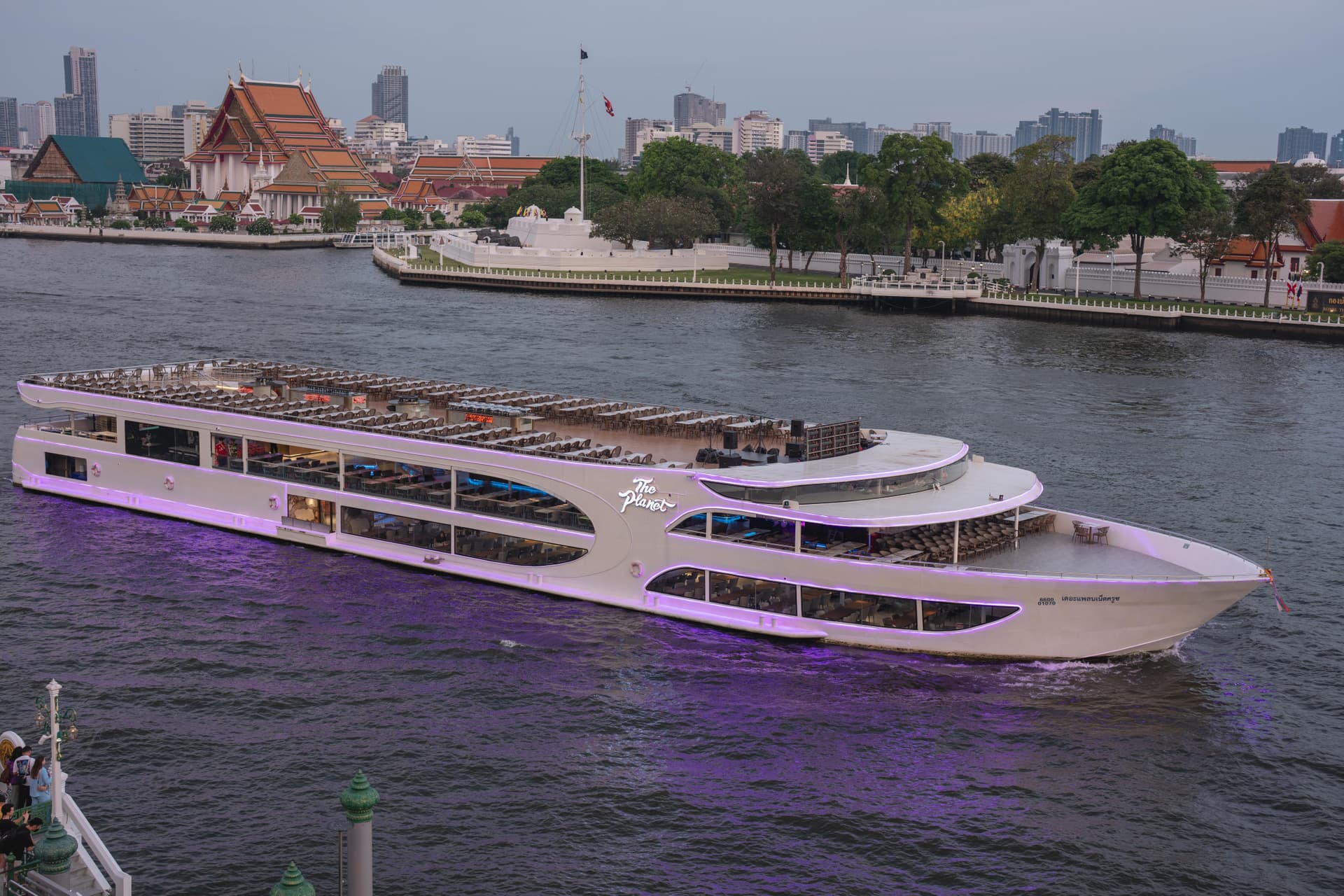 Chao Phraya River Dinner Cruise aboard The Planet Cruise - image 6