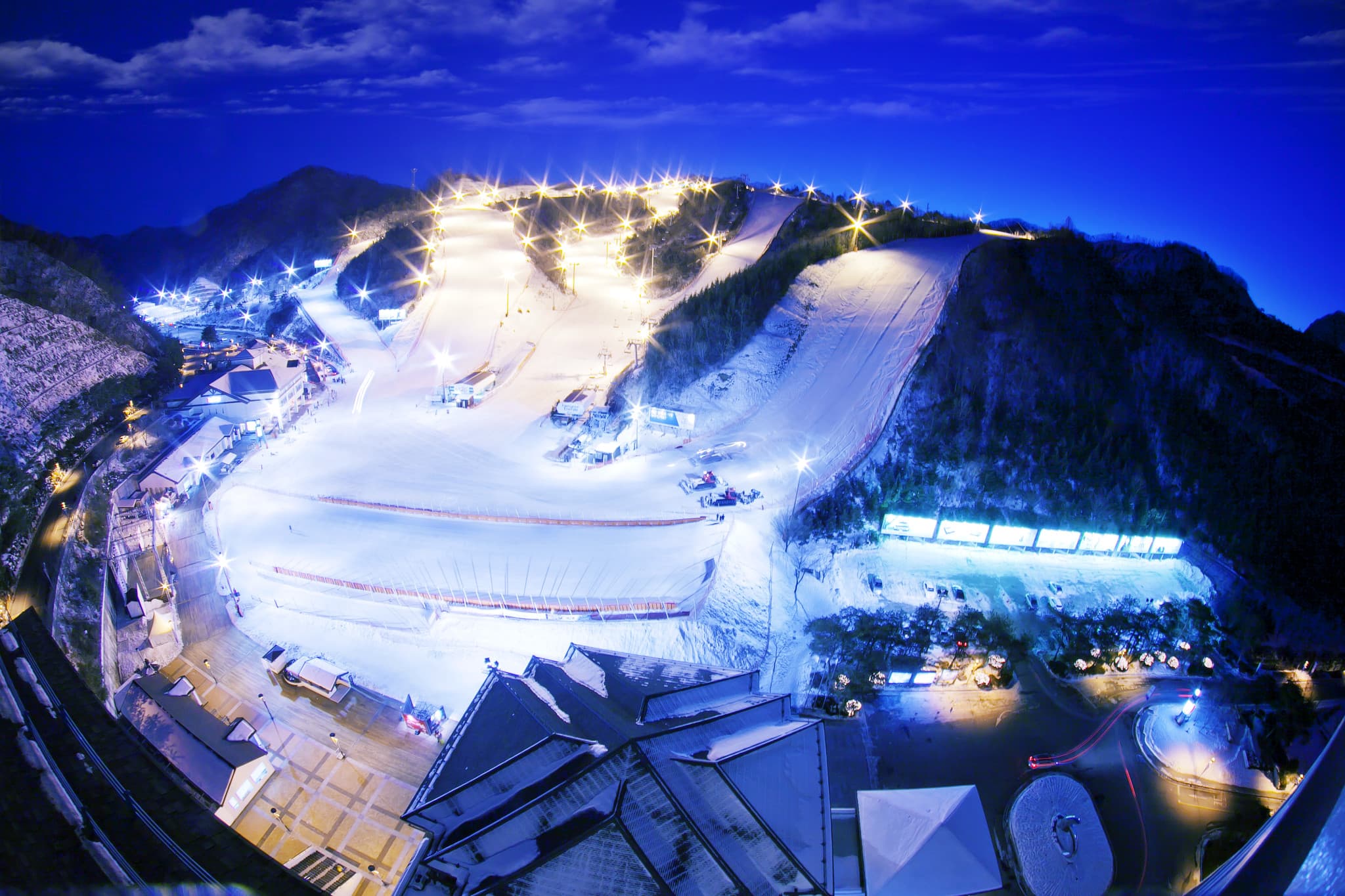 Elysian Gangchon Ski Resort and Eobi Ice Valley Full-Day Tour from Seoul - image 10